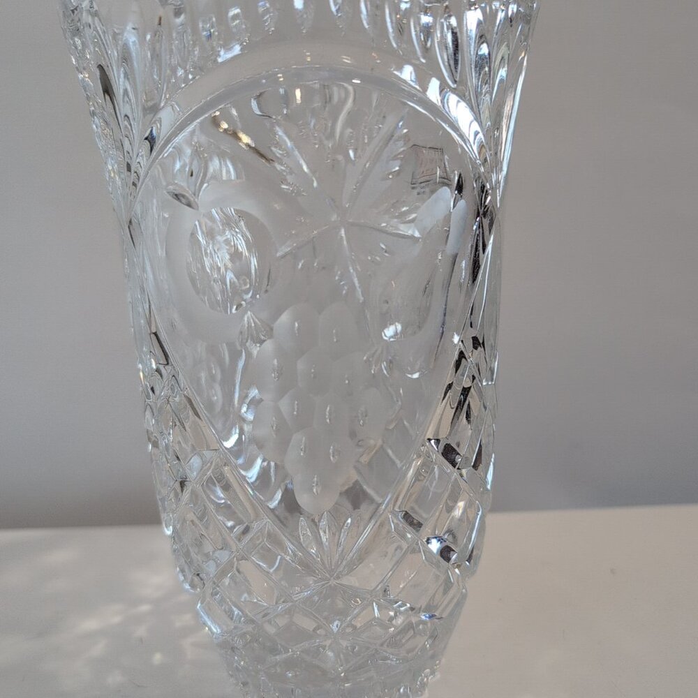 Fifth Ave Crystal Handcut Vase Full Lead Crystal Made In Poland 8.5" Tall. 5th - Picture 3 of 7